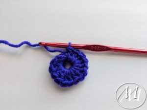 Double Crochet in Round 16 times 