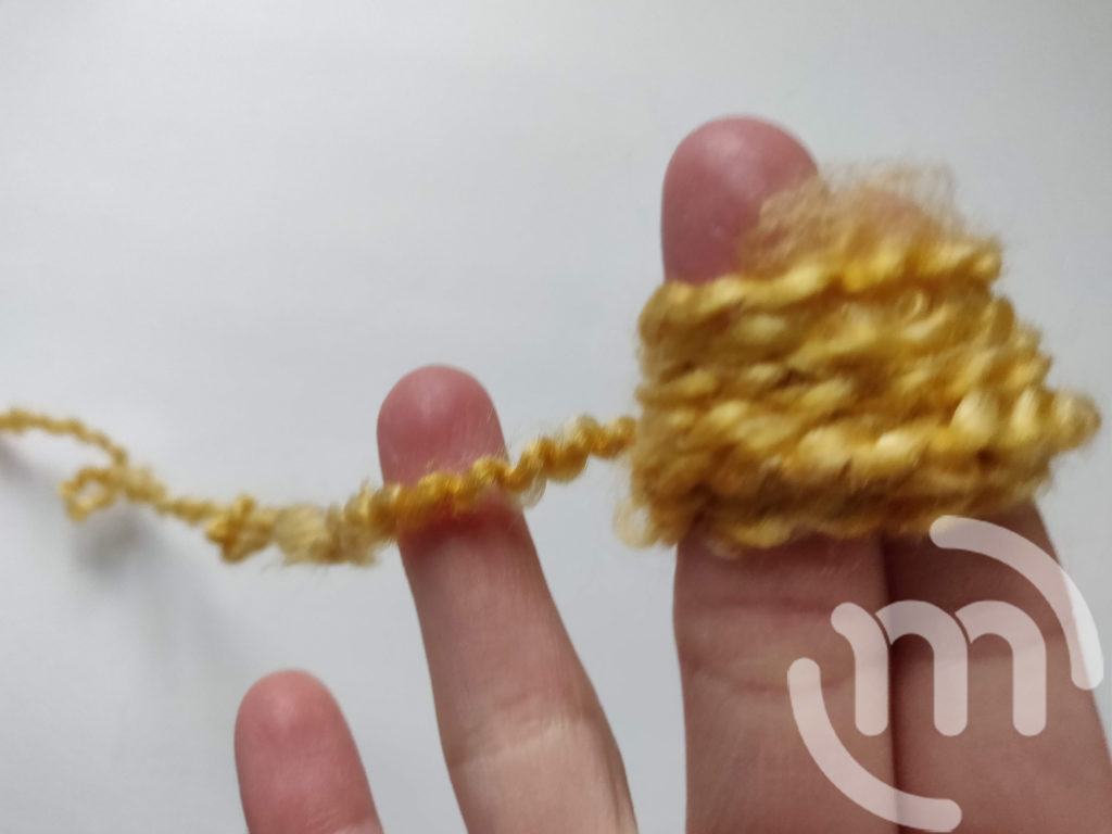 Wrapping yarn around fingers to start ball